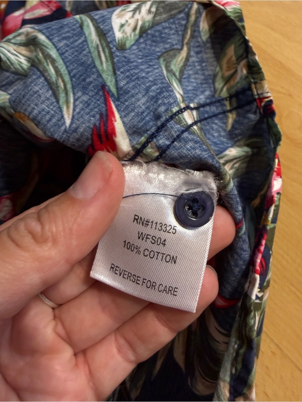 Wildfang Essential Camp Button Up Shirt in Hawaiian Floral Small FLAWED - Picture 3 of 7